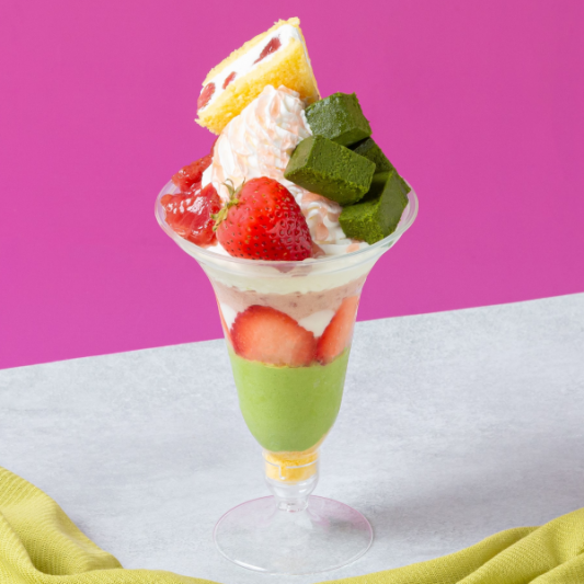 苺と抹茶のパフェ