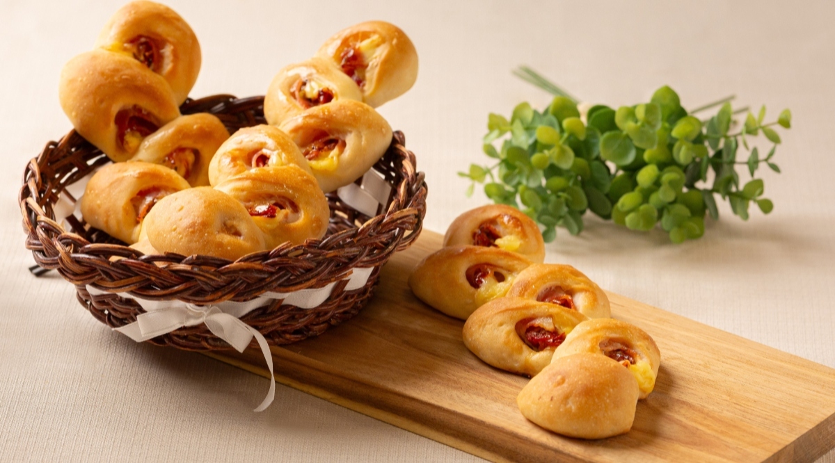 トマトチーズとベーコンのエピ