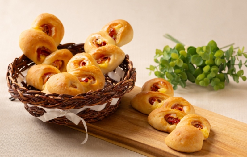 トマトチーズとベーコンのエピ