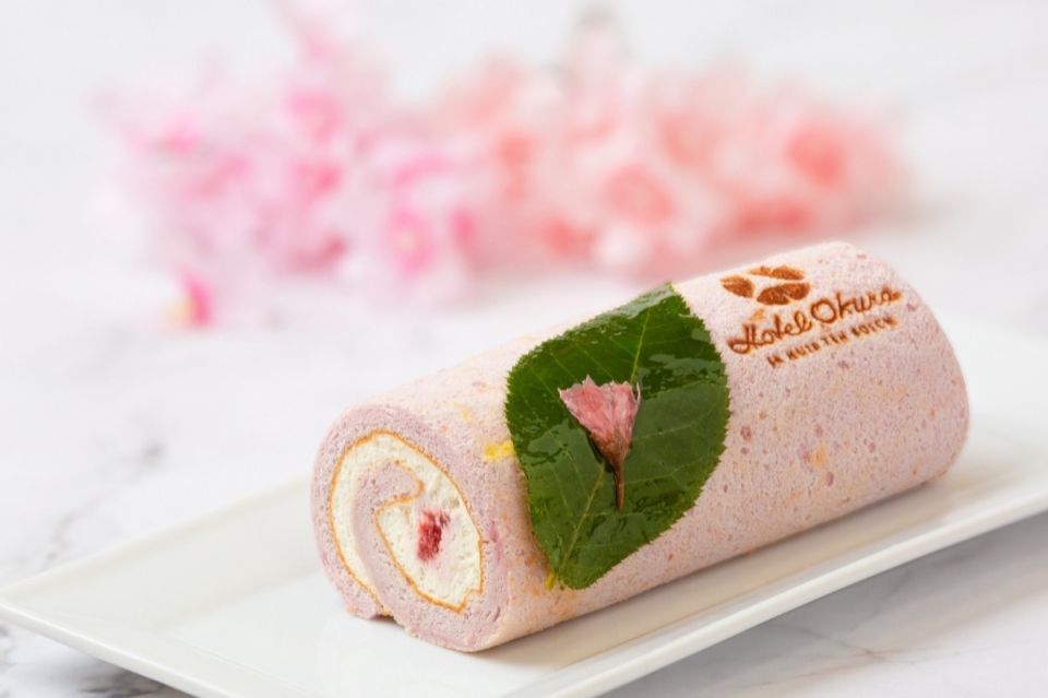 さくら風味のロールケーキ